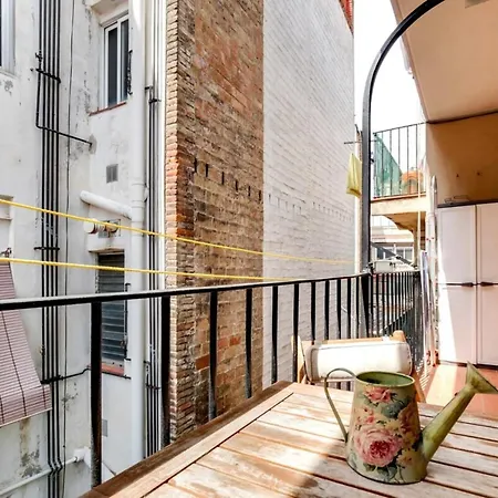 Modern 2 Bedroom Flat In Trendy Poble Sec Apartment Barcelona