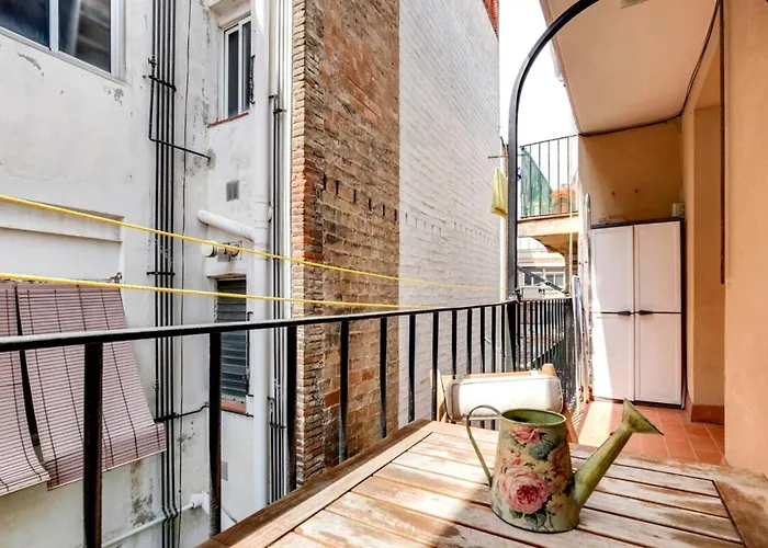 Modern 2 Bedroom Flat In Trendy Poble Sec شقة برشلونة