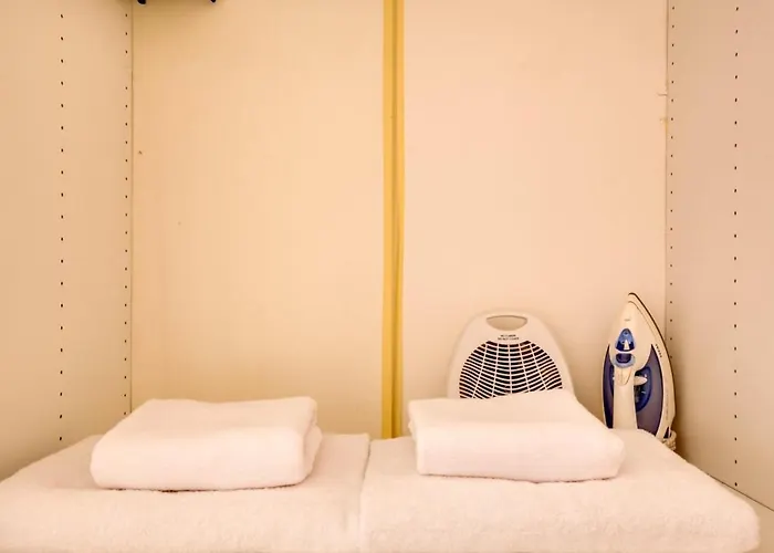 Modern 2 Bedroom Flat In Trendy Poble Sec * برشلونة