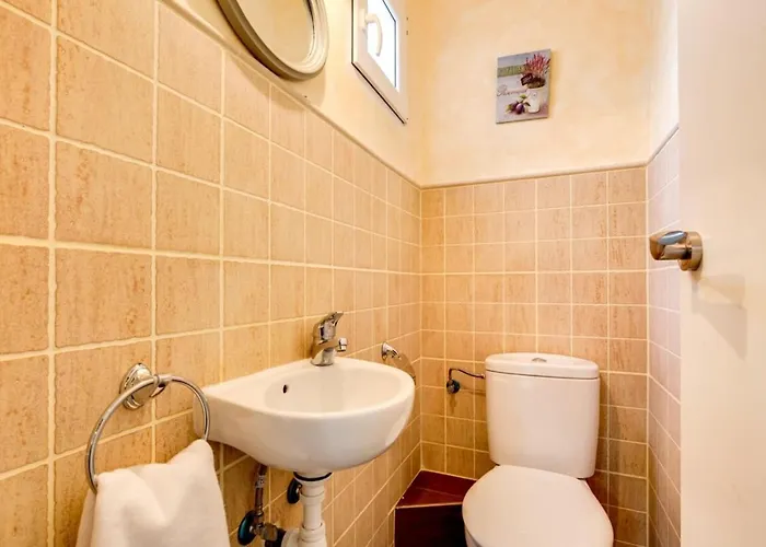 Modern 2 Bedroom Flat In Trendy Poble Sec *