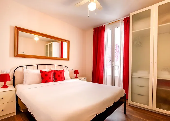 Modern 2 Bedroom Flat In Trendy Poble Sec شقة *